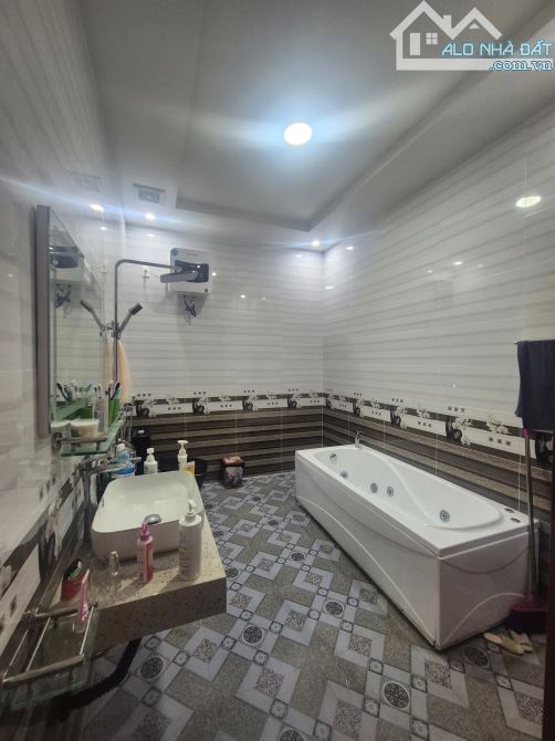 🛖: Bán nhà 4 tầng chung cư lương quán, nam sơn, DT 112m, Đường 12m 💸: 5,2 tỷ (02) - 6