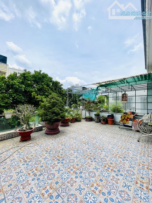 Bán BIỆT THỰ Mặt tiền đường số 10 LINH XUÂN THỦ ĐỨC DT: 185m2 Giá 10.5 Tỷ - 7