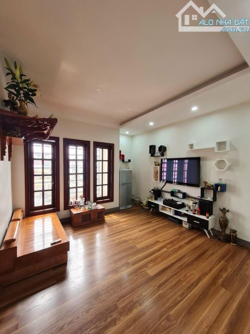Mặt ngõ ôtô tránh- 60m ra Lạc Long Quân- 90m²- Mt 9m- Gần Hồ Tây- Ở Sướng- Xây Toà Vp đẹp - 7