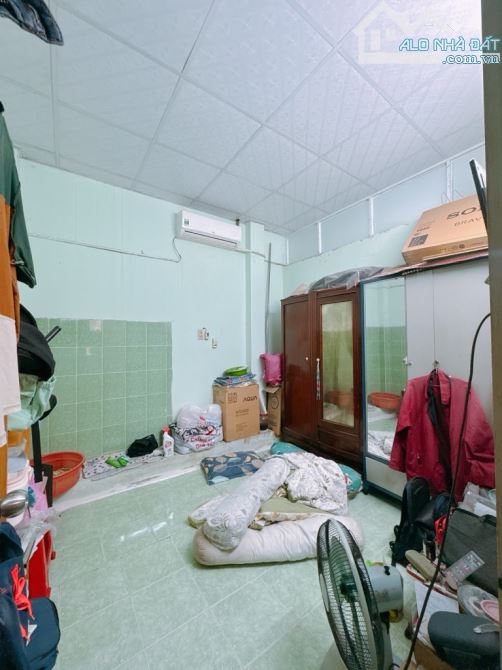 Sát mặt tiền Ngang 3.8 dài 13 nở 4.1 đúc bê tông Q4 có 100 triệu - 7