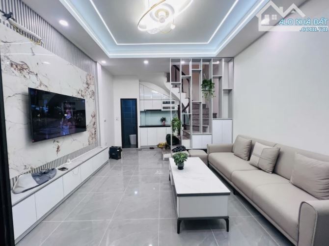 BÁN NHÀ HỒ TÙNG MẬU. Nhà mới: 5 tầng, full NỘI THẤT, DT: 30m, MT: 4m. GIÁ: 7,55 tỷ - 7