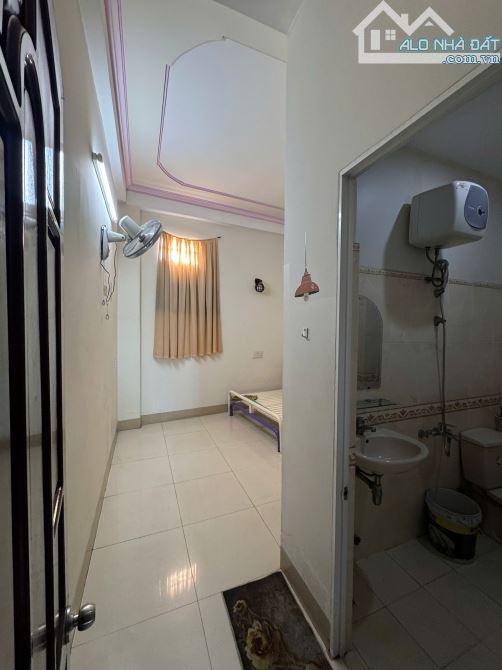 Bán căn nhà 3 tầng 1 tum MT đại lộ Nguyễn Tất Thành, Nha Trang chỉ 6 ỷ 4 - 8
