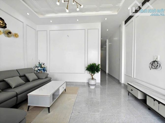 Gấp lắm rồi AC ơi, chú em ổng muốn bỏ xứ về quê trồng bơ nuôi á, nên bán căn nhà ở Tân An - 8