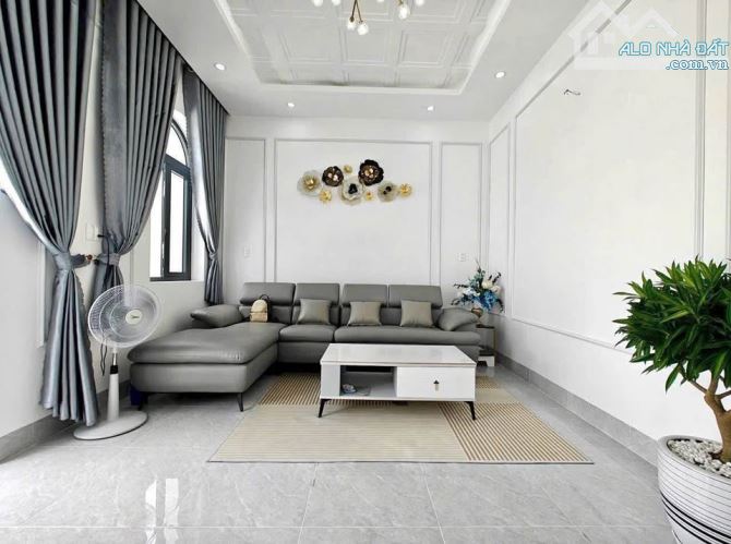 Gấp lắm rồi AC ơi, chú em ổng muốn bỏ xứ về quê trồng bơ nuôi á, nên bán căn nhà ở Tân An - 8