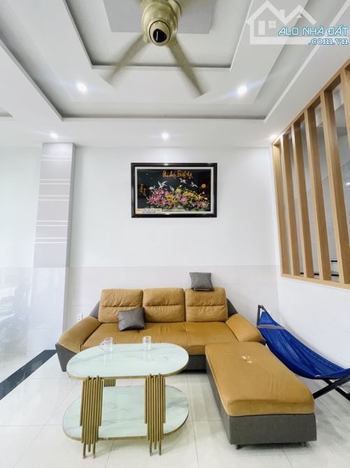 Thạnh Xuân 32 - 64m2 - 2 Tầng - 3 PN - Hẻm 5m - 4.3 Đồng - 8