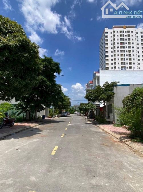 NHÀ Ở NGAY, 60M2 ( 5x12 ), ĐƯỜNG 13M, VỈA HÈ– KDC PHÚC ĐẠT, DĨ AN- HƠN 4 ĐỒNG TL - 8