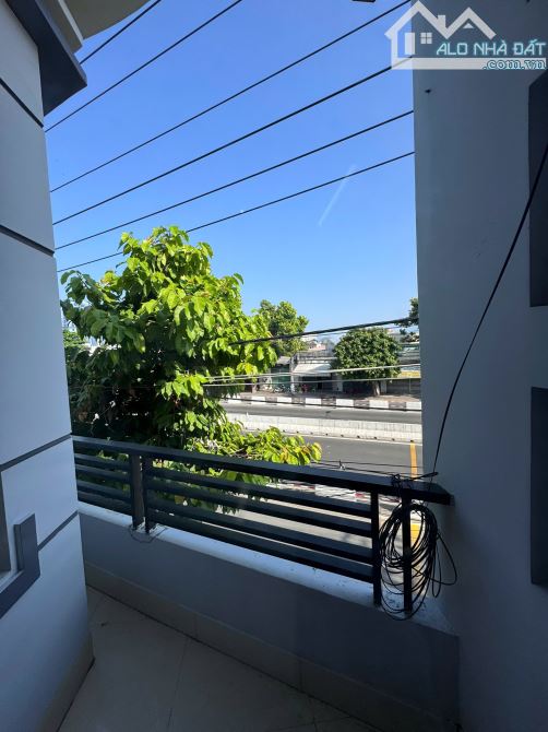 Bán căn nhà 3 tầng 1 tum MT đại lộ Nguyễn Tất Thành, Nha Trang chỉ 6 ỷ 4 - 9