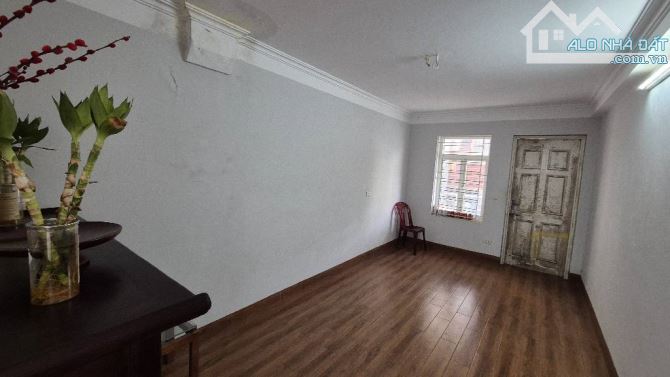 Nguyễn Văn Cừ – Ngõ nông, 20m ra ô tô tránh-NHÀ ĐẸP - DÂN XÂY - KIÊN CỐ - 8.3 tỷ - 9