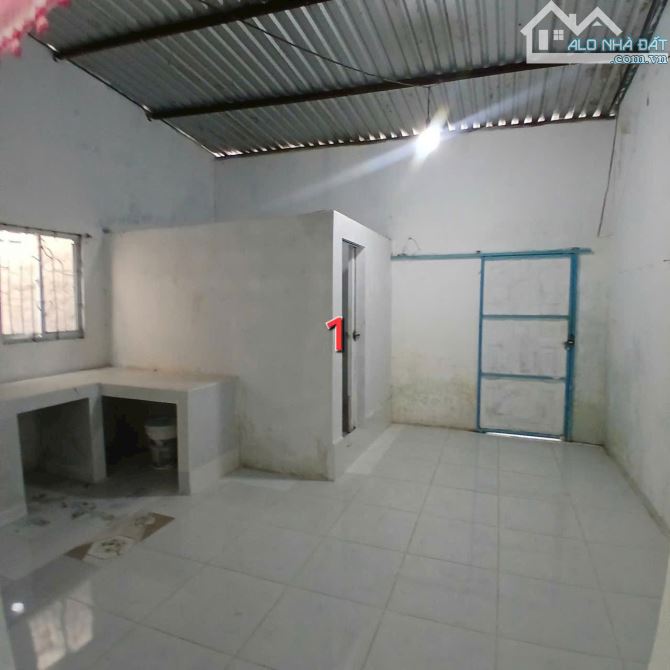 Nhà giá mềm gần khu dân cư 586 - 9