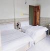 KHÁCH SẠN CÁCH BỜ HỒ XUÂN HƯƠNG CHỈ 1KM