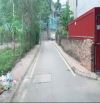 Bán đất mặt ngõ ô tô thông, vỉa hè 2 bên, View trường học, đường Đức Giang