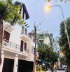 Bán biệt thự VIP phố Trường Chinh, lô góc, vỉa hè, gara, ô tô tránh, KD + an sinh tốt
