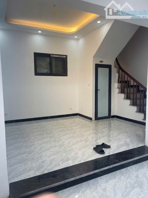 Liên Ninh- Giáp Đấu Giá- Trường Học