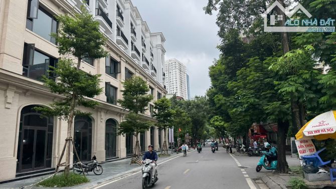 BÁN NHÀ PHÂN LÔ CHÙA LÁNG, ĐỐNG ĐA - 60M² x 3T THANG MÁY - GẦN PHỐ - Ô TÔ ĐỖ - GIÁ 16.8 TỶ