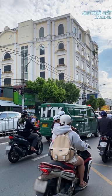 Bán nhà 5 tầng 4,1x14m Lê Văn Quới, Bình Tân – 7,3 tỷ, gần ngã tư bốn xã. Ở ngay không sửa