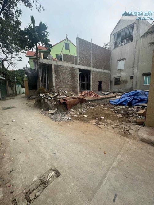 BÁN ĐẤT NHỊ KHÊ THƯỜNG TÍN GIÁ XÃ NGỌC  HỒI DT 50 m GIÁ CHÀO 4,2TỶ ĐƯỜNG THÔNG OTO VÀO ĐẤT