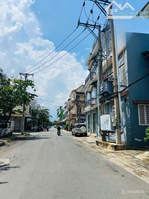 Giá 3,2 tỷ/lô. Bán 3lô liền kề siêu hiếm TĐC Bửu Long,Biên Hoà. Hướng Tây.Đường 8m.