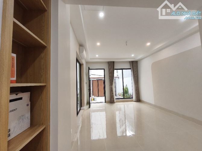 SIÊU PHẨM 3 TẦNG_ 65 M. LÔ GÓC DÂN XÂY-  Ô TÔ ĐỖ CỬA, NHỈNH 4 TỶ.