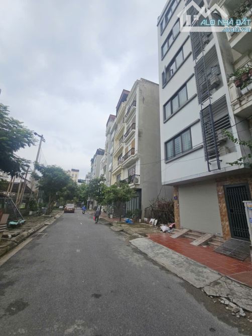 Bác Quân, bán căn nhà, khu đấu giá Mậu Lương 60m 6 tầng MT 5m chỉ hơn 18 tỷ
