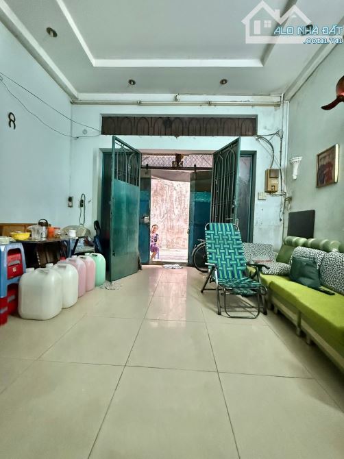 TÂN PHÚ - HẺM XE HƠI - 99M2 - 3 TẦNG - CHỈ 3.x TỶ.