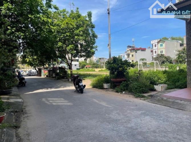 Bán lô đất Dương Húc Đại Đồng dt 104m mt 6m giá 4.4 tỷ