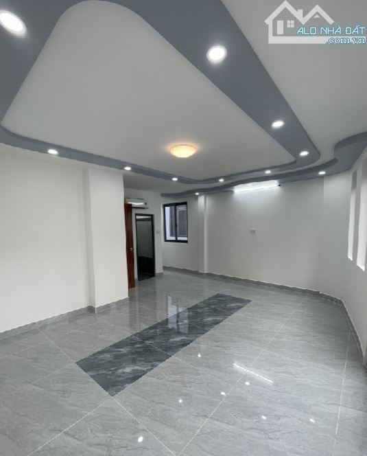 Vị trí đẹp HXH lô góc nhà mới xây Trần Quang Diệu quận 3