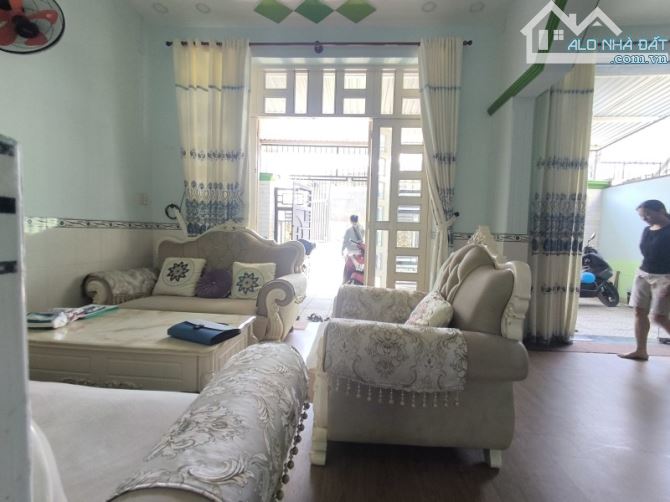 Siêu phẩm  HXH Tân Xuân-TM ,Tân Xuân , Hóc Môn   2Tx 115 m2 . Giá chỉ  5.2 tỷ (TL)