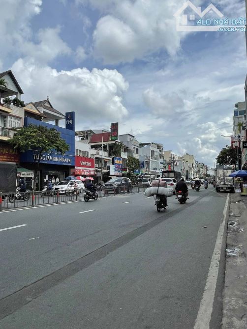 CHỦ GẤP BÁN NHÀ HXH SÁT BÊN Q.1, 44M2, 2PN,NGANG 4M, SHR, CHỈ NHỈNH 4T