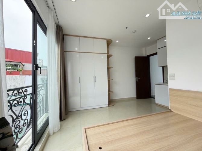 Nhà Bồ Đề-cầu Chương Dương-Long Biên. DT 52m2 x MT 4.3m x 5 tầng x giá 10 tỷ. Ô tô đỗ cửa