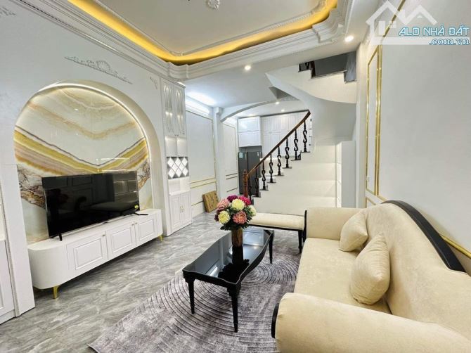 Bán nhà 5 tầng, 2.ngõ 192 Đại Kim, Kim Giang, HM, 40m2, cách oto tránh 30m, full nội thất,