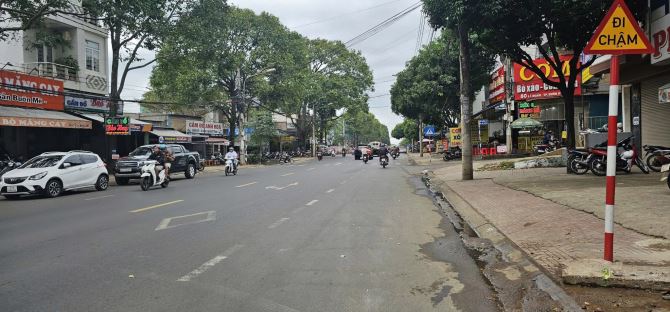 MẶT TIỀN LÊ DUẨN ĐỐI DIỆN DH TÂY NGUYÊN CÓ SẴN 20 PHÒNG TRỌ CHO THUÊ 9,73x37,47m HẬU 14,8m