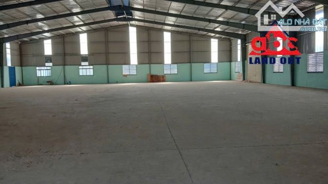 HN098(XT300) Hạ từ 82trieu còn 70trieu.  Cho thuê xưởng Tổng Khuôn Viên 2200m2