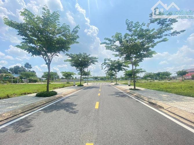 Thanh lý gấp 2 nền đất đối diện Chợ mới Long Thành, giá 1tỷ6, SHR.