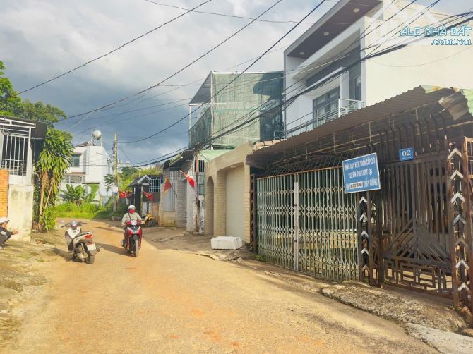 Bán Đất Tặng Nhà Cấp 4  Mặt Tiền Đường Đồng Sỹ Bình-Tân Thành BMT
