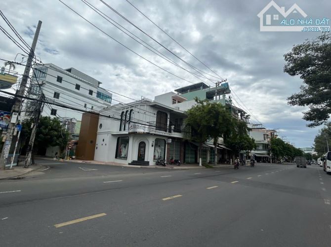 💥BÁN NHÀ LÔ GÓC MẶT TIỀN KINH DOANH ĐƯỜNG TÔ HIỆU GẦN BIỂN