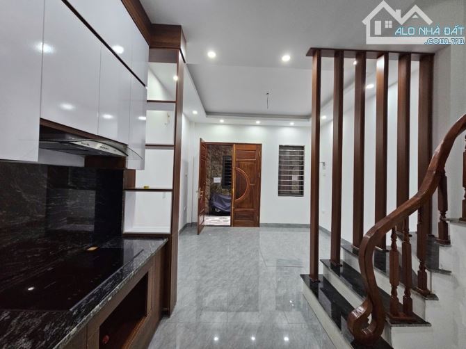 BỒ ĐỀ_5 TẦNG _Ô TÔ ĐỖ CỔNG_GẦN CẦU CHƯƠNG DƯƠNG_THIẾT KẾ HIỆN ĐẠI_MẶT TIỀN 4,1M_GIÁ 6 TỶ88