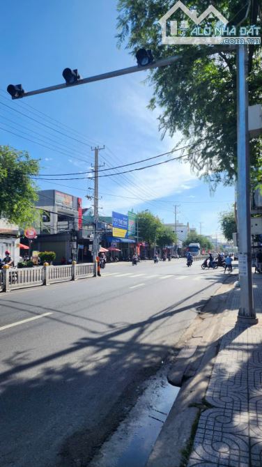 Bán lô đất mặt tiền đường 30/4 phường Rạch Dừa, tp Hồ Chí Minh