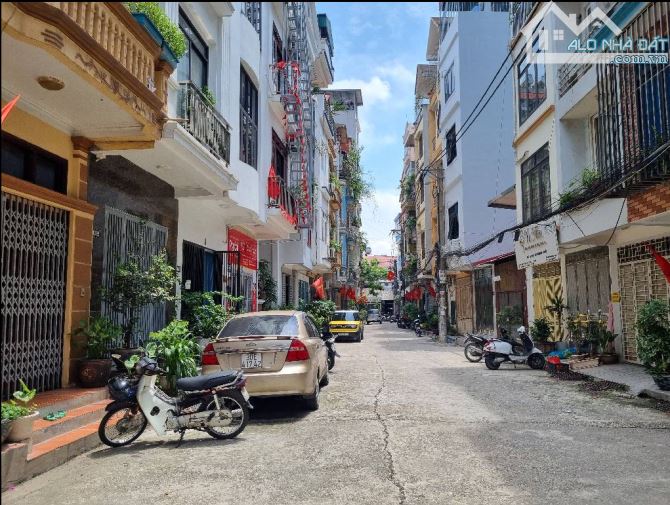 Bán gấp nhà ngõ 207 ngọc hồi,lô góc,ô tô tránh. giá tốt