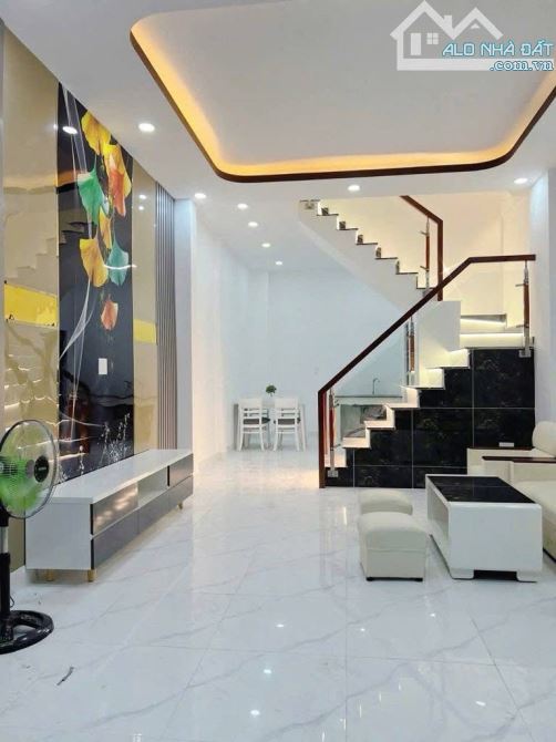 Nhà 3 tầng mới hoàn thiện đẹp lung linh,hẻm 4m, ôtô đậu cữa,tặng full nội thất cao cấp,dhú