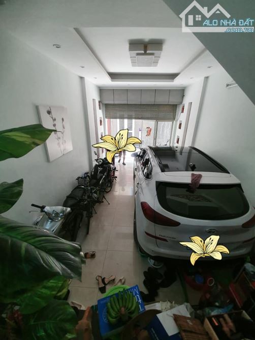 Hiếm có! Nhà mặt phố Lê Hữu Trác Hà Đông, ô tô vào nhà, 60m2, 18.5 tỷ