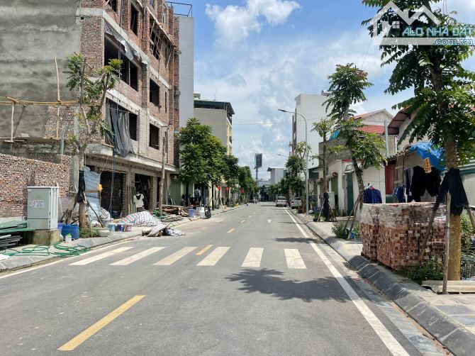 Bán đất Cự Khối, Ô tô tránh, Vỉa hè, Kinh Doanh, 94 m2, mặt tiền 5.8 m, giá chỉ 16 tỷ.