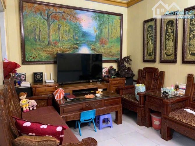 Bán nhà 3 tầng chắc chắn sạch sẽ mặt phố nguyễn đình chiểu, hải dương