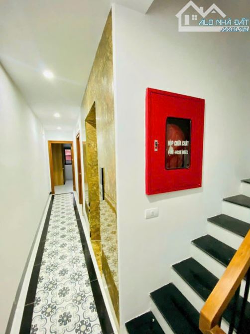 Bán nhà 5 tầng gần cầu Chương Dương- Bồ Đề- Long Biên. DT 58m2, Ô tô đổ cửa, giá 11.2 tỷ