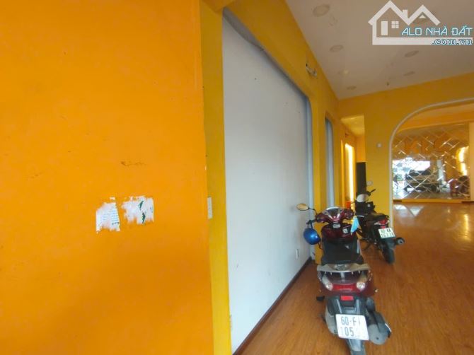 Mặt bằng cần cho thuê ngay mặt tiền đường Phạm Văn Thuận, vị trí đẹp