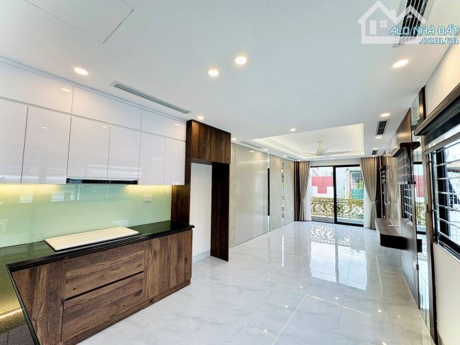 BÁN NHÀ HÀO NAM ĐỐNG ĐA 55m 5Tầng Mt 4.2m GIÁ 21 TỶ PHÂN LÔ Ô TÔ TRÁNH KINH DOANH.