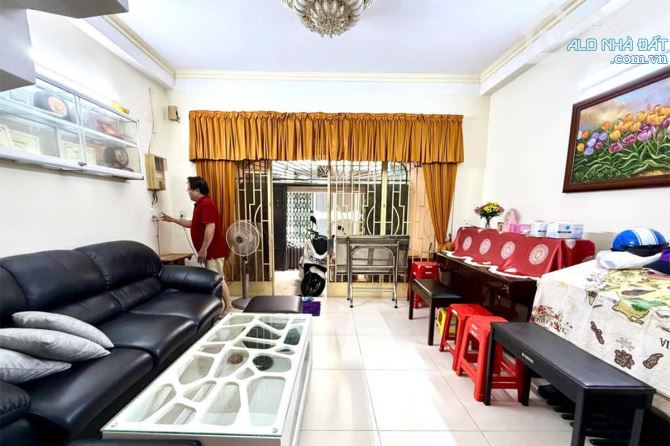 Bán nhà Phan Xích Long Phường 2 Phú Nhuận, 4.4m x 12m 3 Tầng, 3 phòng - Giá 9.7 tỷ TL