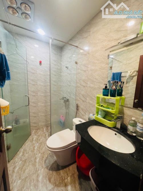 Nhà 6 tầng Nguyễn Sơn -Long Biên. DT 63m2 x MT 5.8m. Thang máy, Ô tô vào nhà, giá 12.5 tỷ