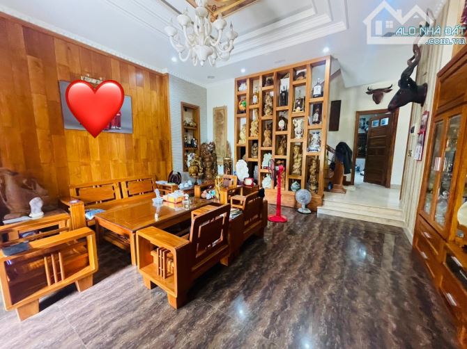 ✨🏡 BIỆT THỰ SÂN VƯỜN 3 TẦNG – LÔ GÓC 2 MẶT TIỀN SÁT BIỂN – 360M² – CHỈ 24 TỶ ✨