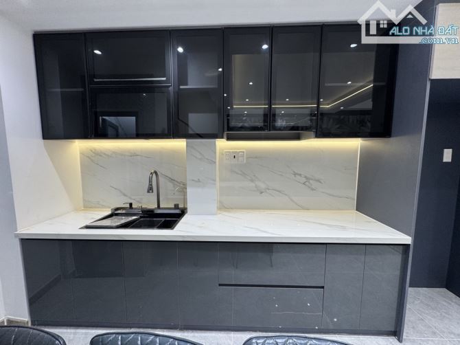 Nhà Gò Vấp 5 tầng giá 5 tỷ 24 gần chợ Hạnh Thông Tây đường Lê Văn Thọ Phường 8 ngang 4m