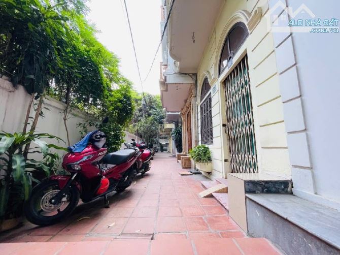 Bán nhà ngõ 1194 đường Láng . Khu phân lô , ô tô đỗ cửa